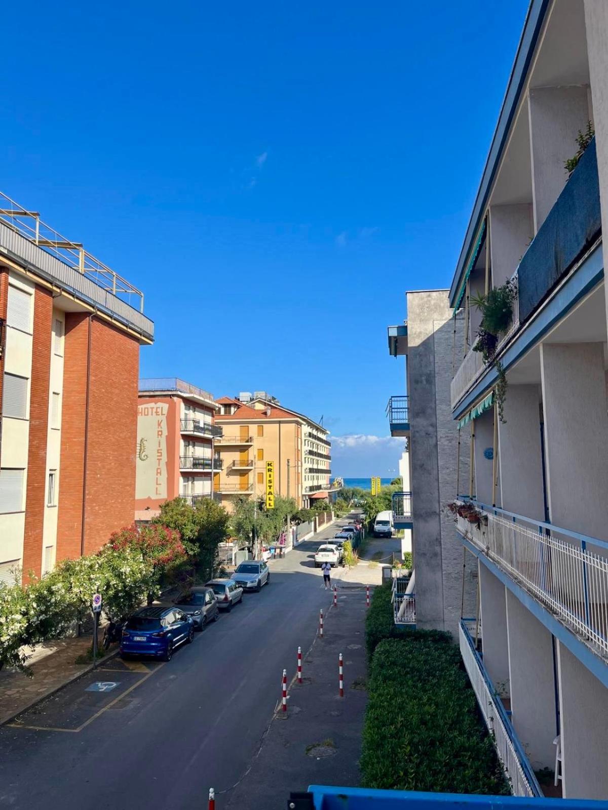 Appartamento A 100 Mt Dalla Spiaggia 迪亚诺马里纳 外观 照片